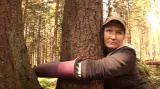 Aktivistka u stromu