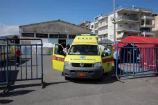 Česká turistka zemřela v Řecku na pláži. Na sanitku čekala necelou hodinu, tvrdí tisk