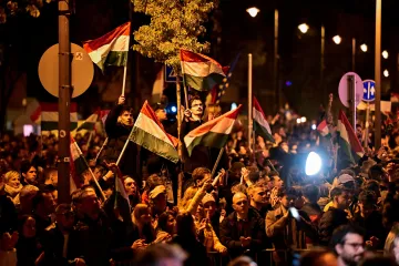 Příznivci maďarské opozice slavili vítězství ve volbách