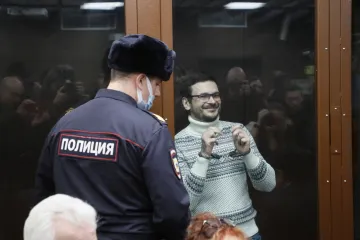 „Tady není žádný zákon.“ Ruští protiváleční aktivisté čelí tvrdým zásahům policie a mizí