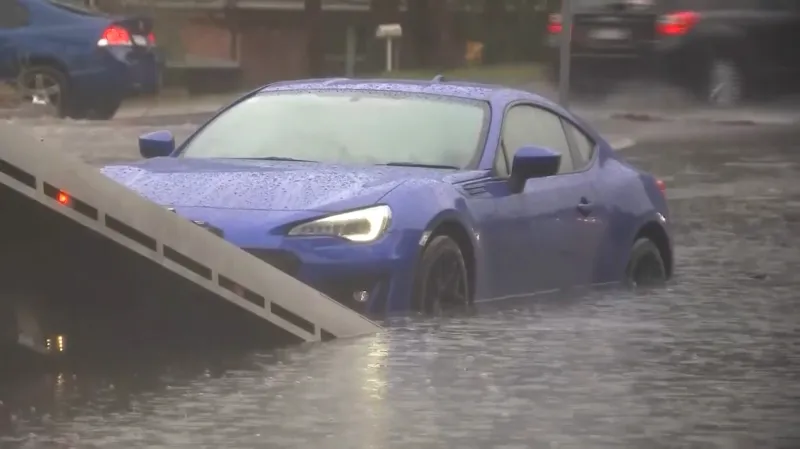 Řadu australských řidičů přívaly vody překvapily