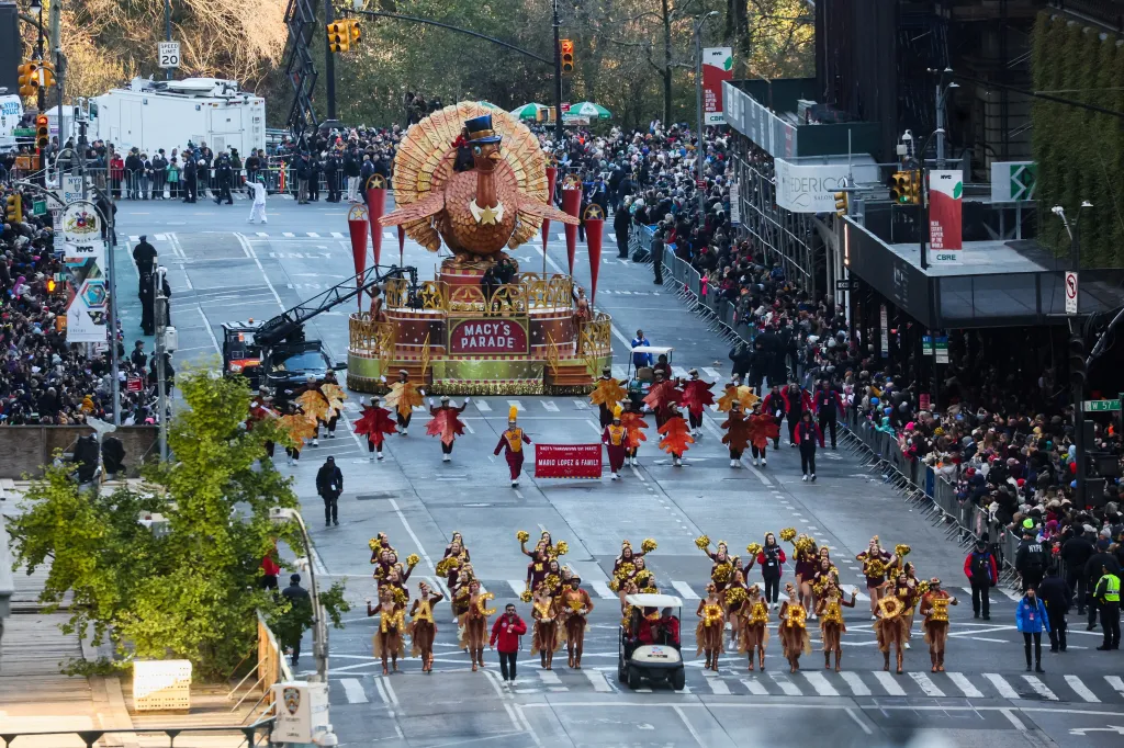 Na Manhattanu se po šestadevadesáté konal slavnostní průvod na Den díkůvzdání