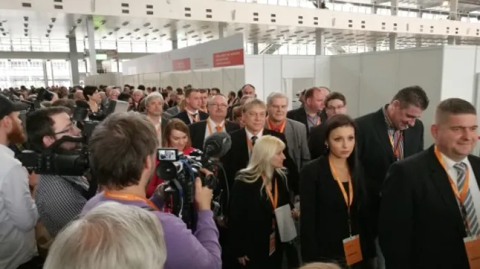 Sociální demokraté hlasují o předsedovi