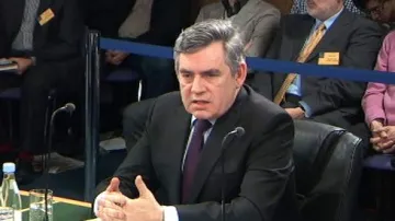 Gordon Brown před vyšetřovací komisí k válce v Iráku
