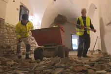 Dělníci opravují brněnskou kapucínskou hrobku. Hrají o čas, mumie potřebují turisty