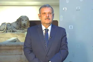 Největší vliv na rozhodování lidí ve volbách měl vznik koalic. Končící poslanci opouštějí sněmovní kanceláře