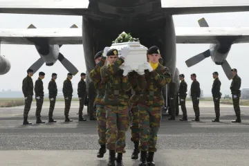 Belgie se na minutu ponořila do ticha, těla obětí byla převezena do vlasti