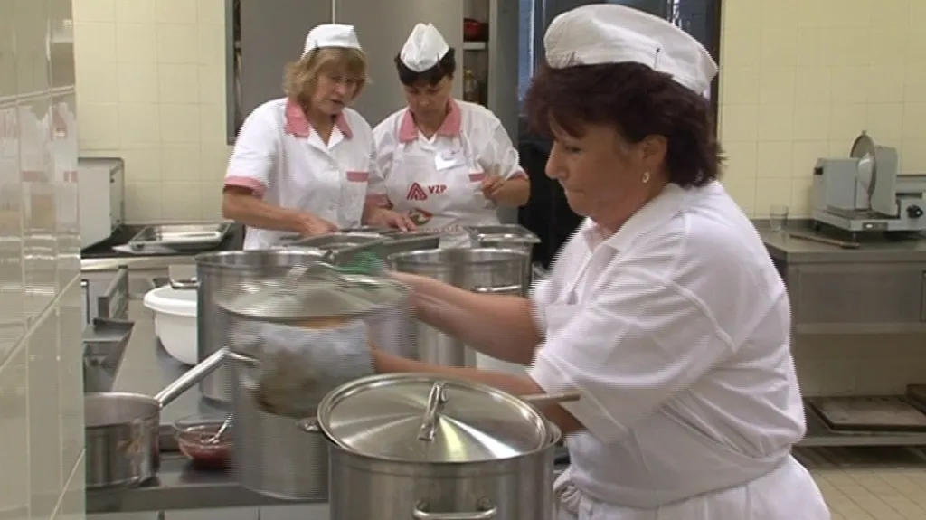 Kuchařky si musely cenu surovin dobře spočítat. Limit byl 34 korun