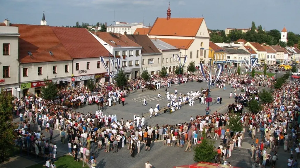 Slovácký rok / stavění máje