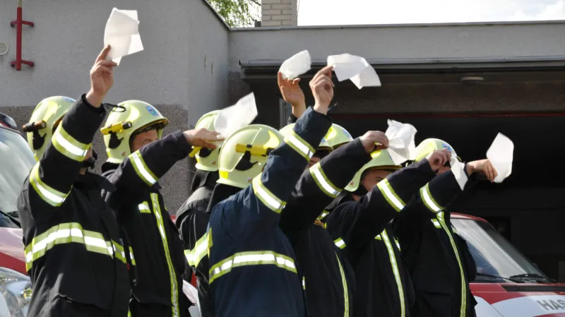 Hasiči z Náchoda - Bělovse se loučí se starým zásahovým autem