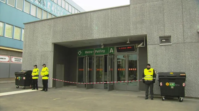 Metro A zastavil mezi Dejvickou a Petřinami nález zavazadla