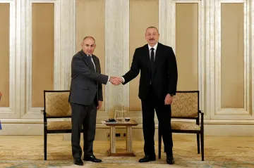 Vůdci Arménie a Ázerbájdžánu jednali v Emirátech o odstranění rozporů