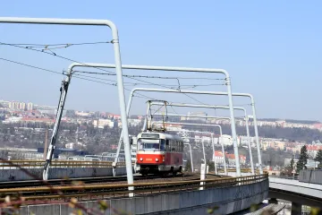 Mezi Ohradou a Palmovkou jenom autobusem. V Praze začala oprava tramvajové trati, potrvá rok