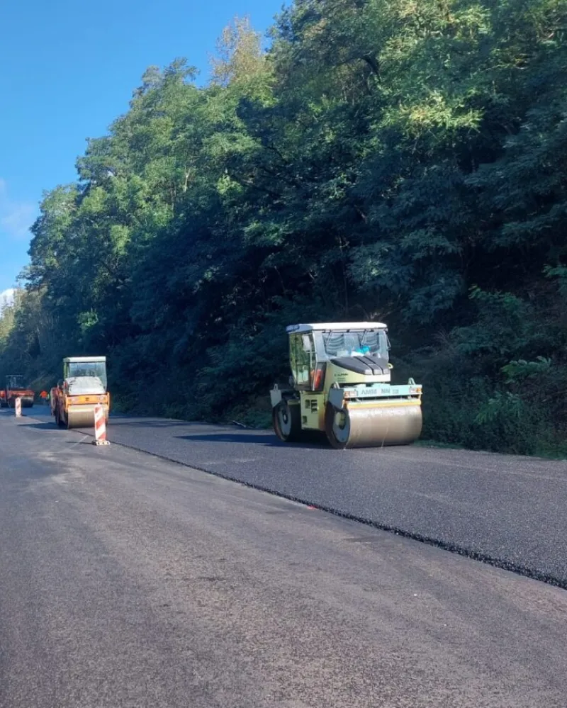 Oprava silnice I/20 u Toužimi komplikuje dopravu. Řidiči stojí v kolonách