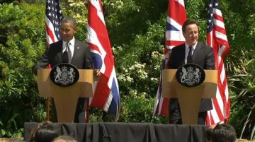 Tisková konference Baracka Obamy a Davida Camerona