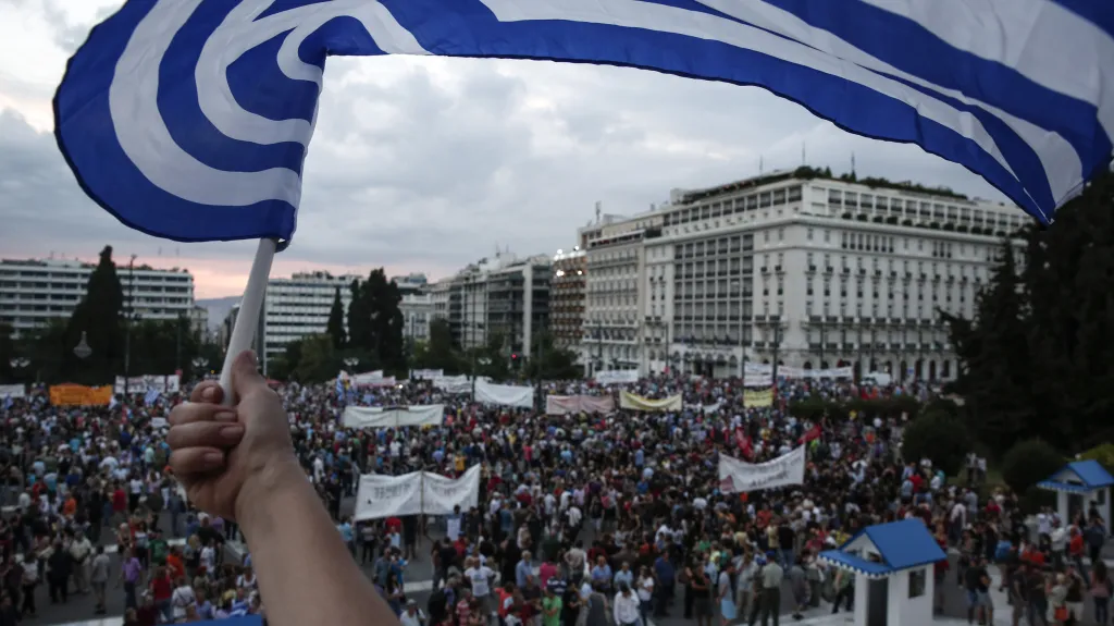 Tisíce lidí demonstrují na podporu Řecka