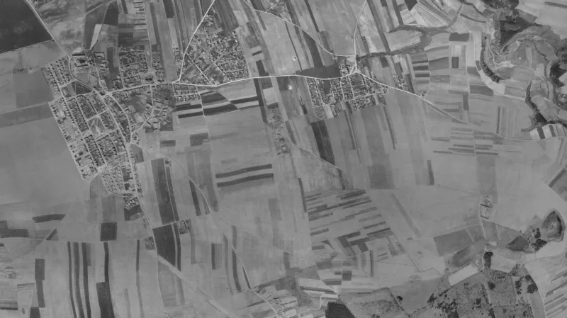 Dvě Prahy: Sídliště Jižní Město se stalo symbolem československých sídlišť. Vlevo je zachycené území na fotografii v roce 1945 a vpravo v roce 1988