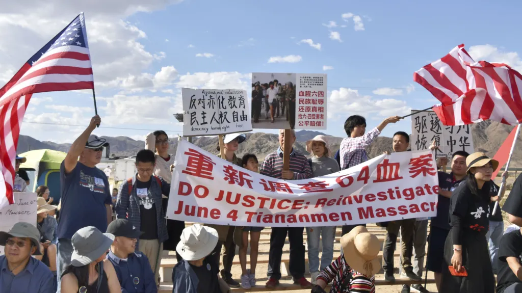 Lidé v Kalifornii vyzývali Čínu k vyšetření událostí na náměstí Nebeského klidu