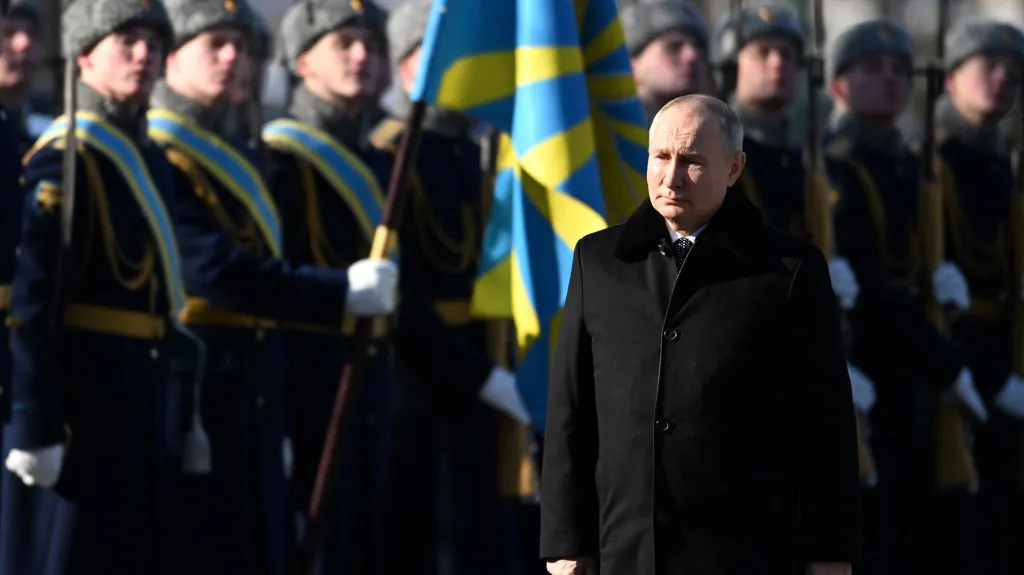 Ruský vládce Vladimir Putin na ceremonii s ruskými vojáky