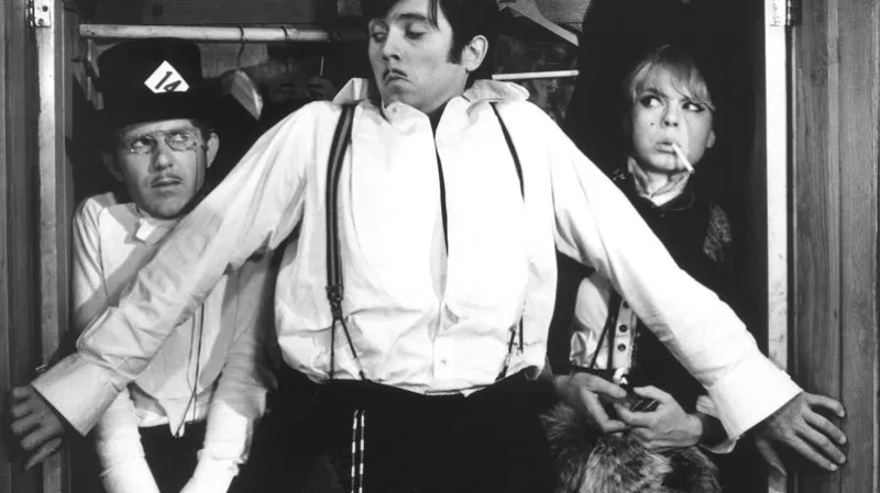 Jiří Hrzán, Josef Abrhám a Iva Janžurová ve filmu Pension pro svobodné pány