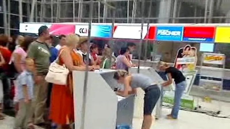 klienti CK Sunny Days čekají na odlet