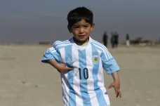 Afghánský chlapec dostal vysněný dres s podpisem Messiho. Teď je terčem Talibanu