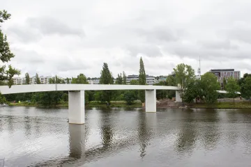 Z Karlína do Holešovic přes Štvanici. Praha má novou lávku pro pěší a cyklisty