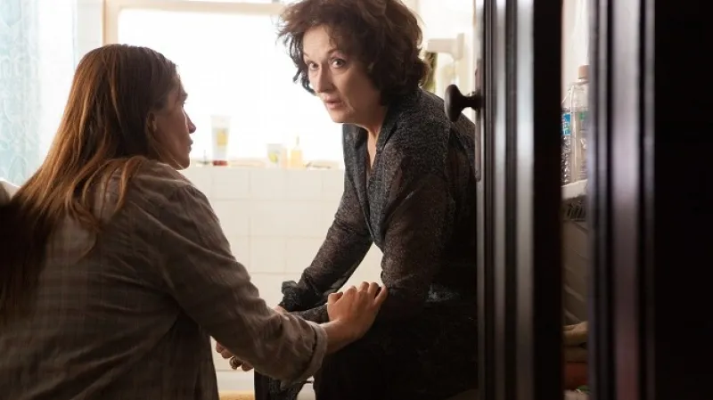 Blízko od sebe / August: Osage County - USA 2013. Režie: John Wells. Na snímku Meryl Streep, Julia Roberts.
