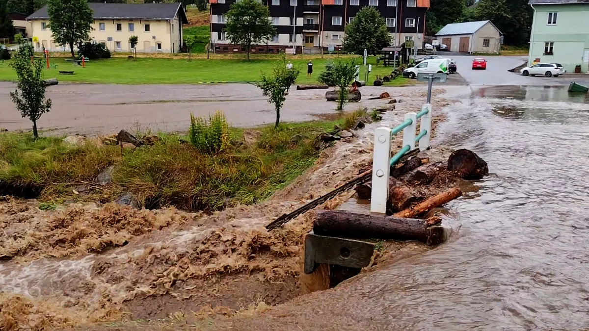 ▶ 140 millimeters fell in Vimperska.  Strong thunderstorms are also expected in the afternoon — ČT24 — Czech Television