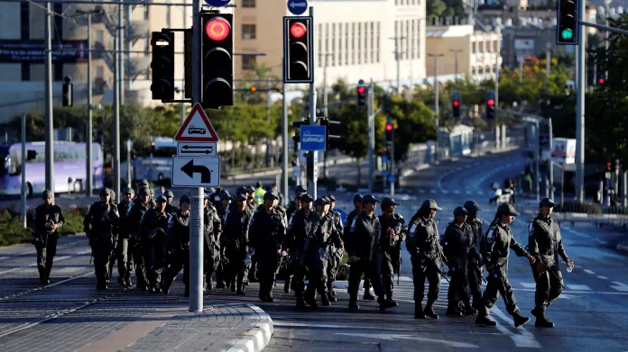 Vojáci v ulicích Jeruzaléma