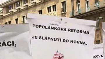 Demonstrace proti reformě veřejných financí z roku 2003