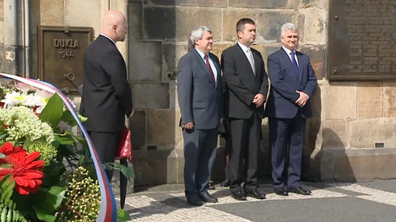 Pieta za oběti Pražského povstání u Staroměstské radnice