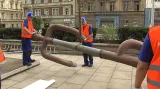 Stěhování soch od Veletržního paláce