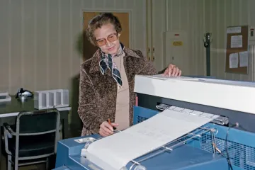 Zemřela matematička, která astronautům v NASA počítala dráhy prvních letů do vesmíru