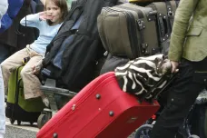 Na kufry čekají cestující na pražském letišti i několik hodin