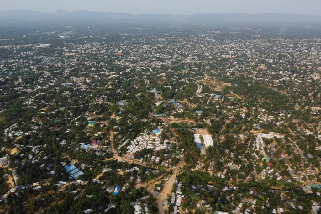 Letecký pohled na uprchlické tábory Rohingů