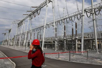 Čína chce na hrách v Pekingu bodovat zelenou energií. Stavba elektráren ale dopadá na farmáře