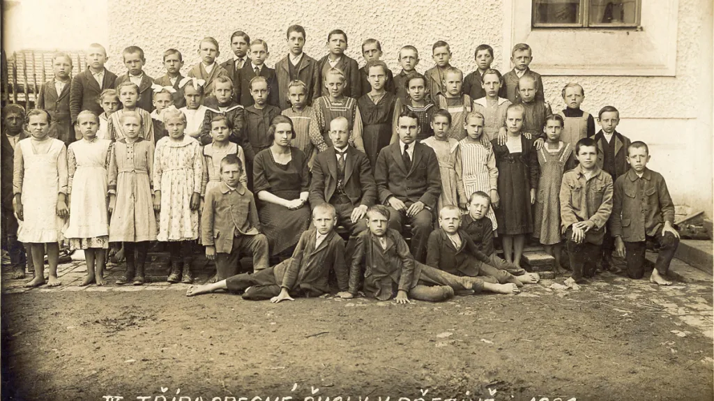 Březina - fotografie III. třídy z roku 1921