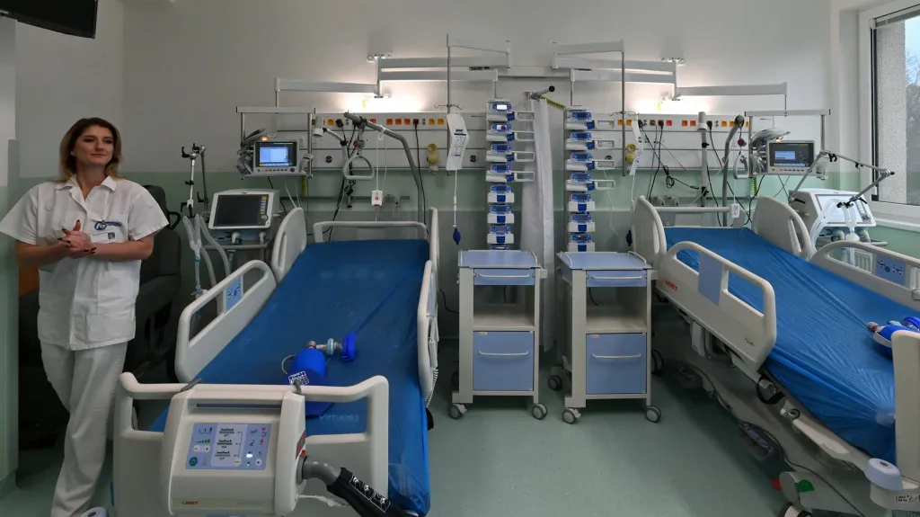 Nemocnice v Ostrově otevřela zrekonstruované oddělení následné intenzivní péče