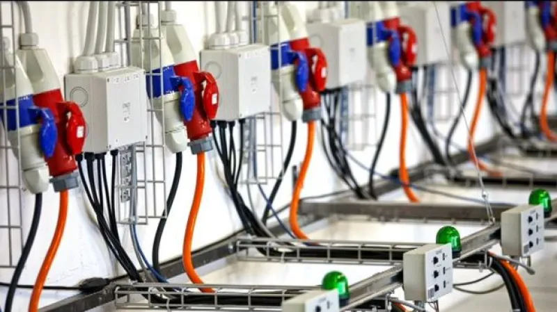 Příští rok ušetříme za elektřinu řádově stovky. Plyn mírně podraží