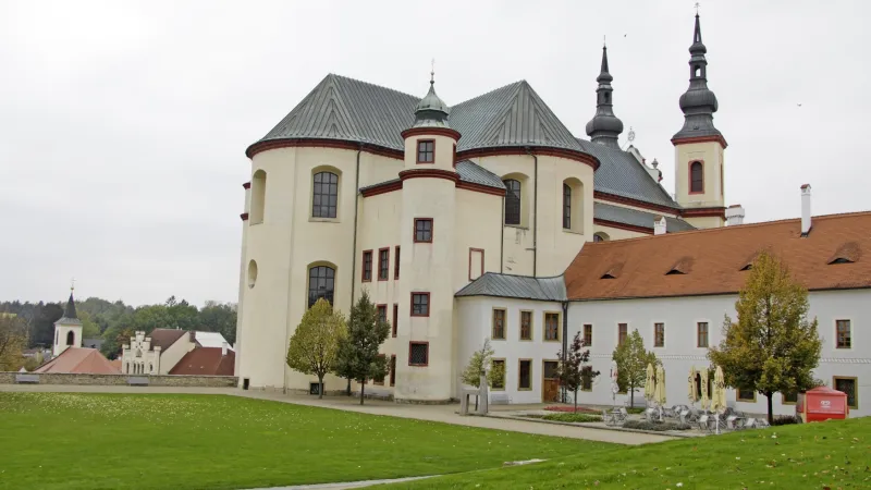 Klášter piaristů s kostelem Nalezení sv.Kříže v Litomyšli