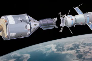 Kosmonaut a astronaut si poprvé podali ruku ve vesmíru na vrcholu studené války