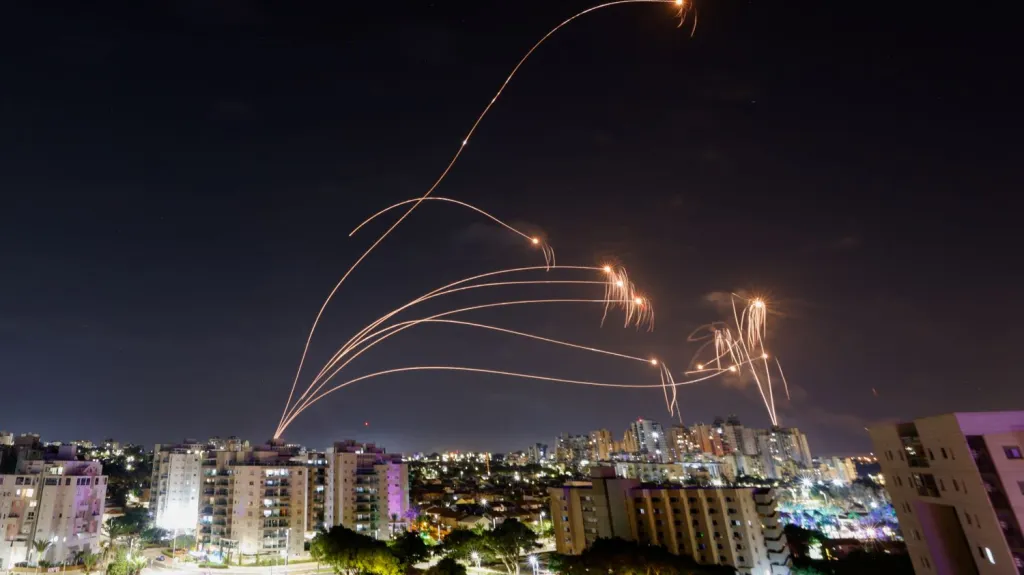 Izraelská železná kopule sestřeluje rakety z Gazy