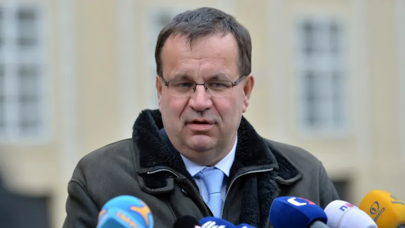 Mládek hovoří s novináři po schůzce s prezidentem