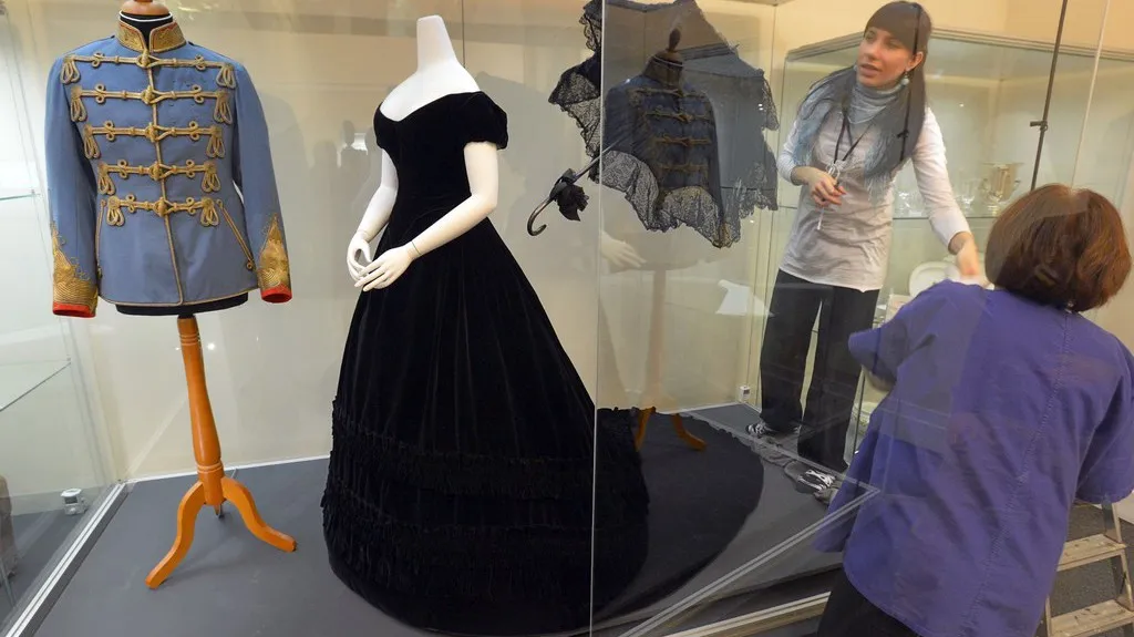 Monarchie / šaty císařovny Sissi