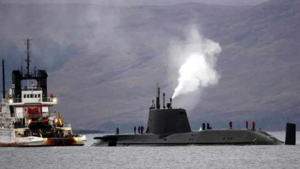 Uvízlá britská jaderná ponorka