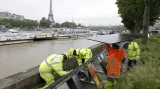 V centru Paříže rostou protipovodňové zábrany