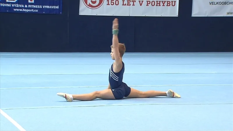 Martin Fiala při své akrobatické sestavě