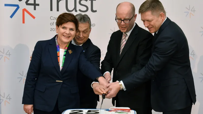 Mimořádný summit zemí V4 v únoru 2016 v Praze