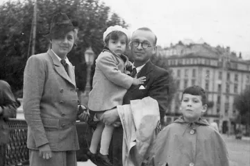 Je těžké být uprchlíkem v jiné zemi, říká Michel Adler. S rodiči museli za války jako Židé také utíkat 